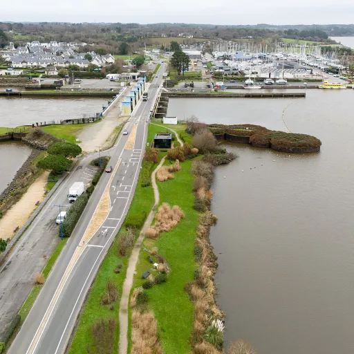 Organiser son passage en voiture au barrage d’Arzal : horaires, conseils et Bretagne fluviale