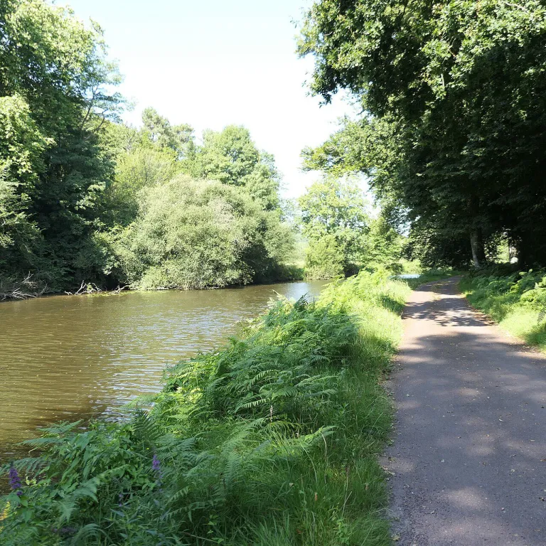 Canal de Nantes à Brest à vélo : étapes, écluses et haltes gourmandes sur le chemin de halage
