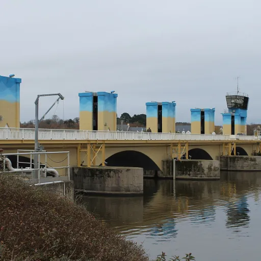 Bien organiser son passage : horaires de fermeture du barrage d’Arzal pour un voyage fluviatile en Bretagne