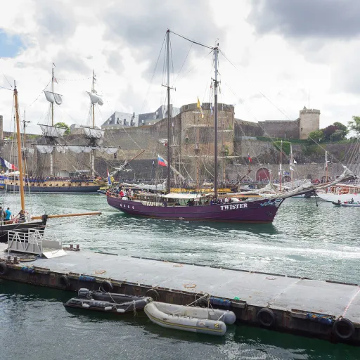 Vieux gréements de Brest : la flotte traditionnelle qu'on peut encore embarquer